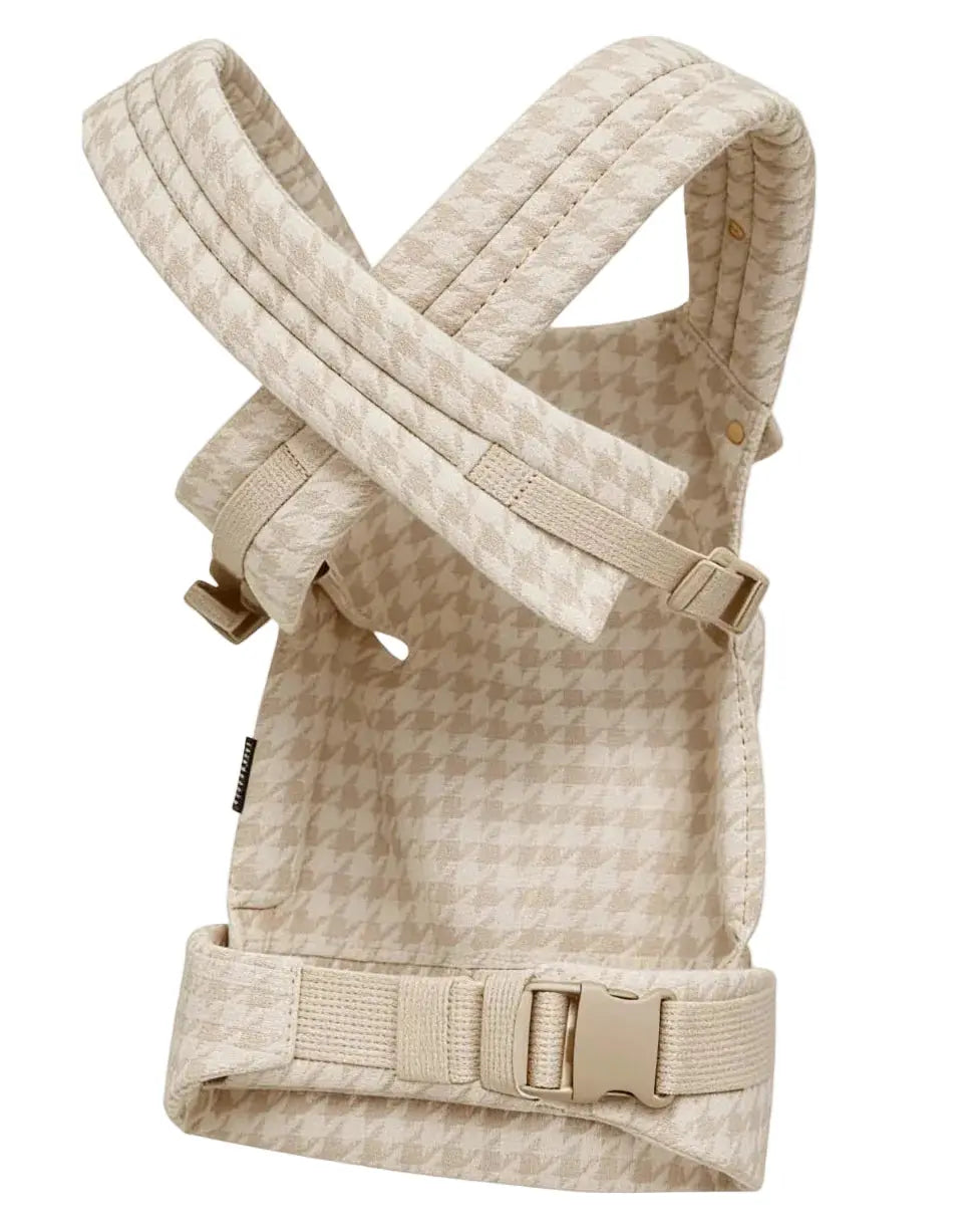 Back view of Nuvori Nest carrier